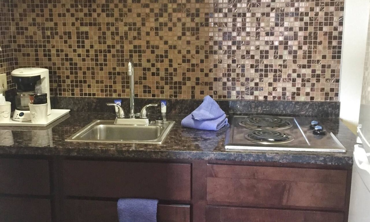 Romulus Hotel | Americas Best Value Inn Romulus Detroit Airport