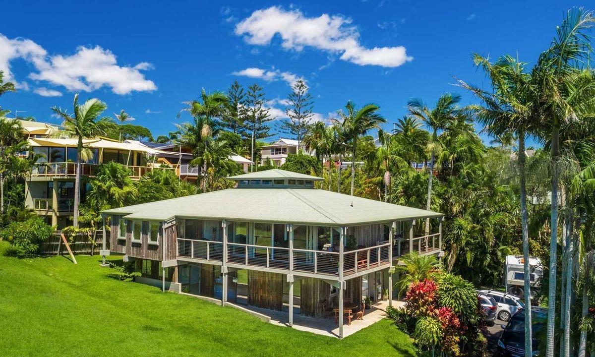 Byron Bay House | Cape Breeze - 5 BR home with headland views
