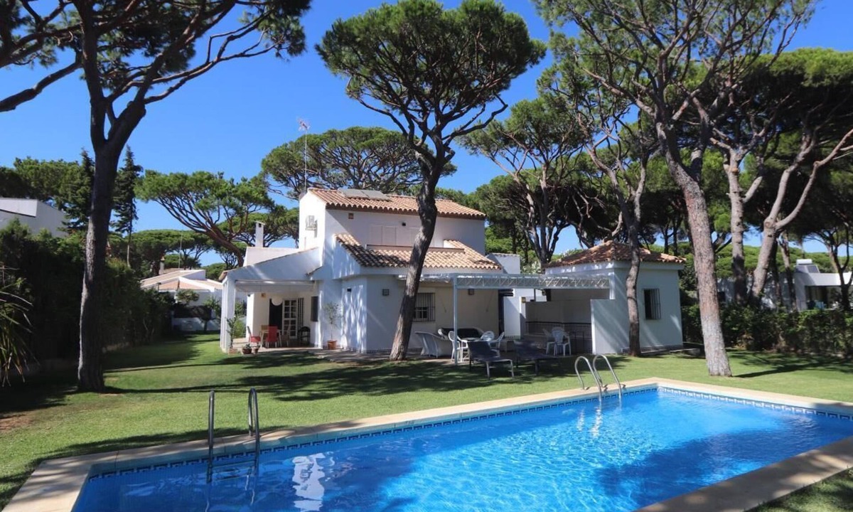 Cabo Roche House | Casa Pino Gordo - Fantastic family home for up to 8 people with a private pool and close to the beach in Conil Roche