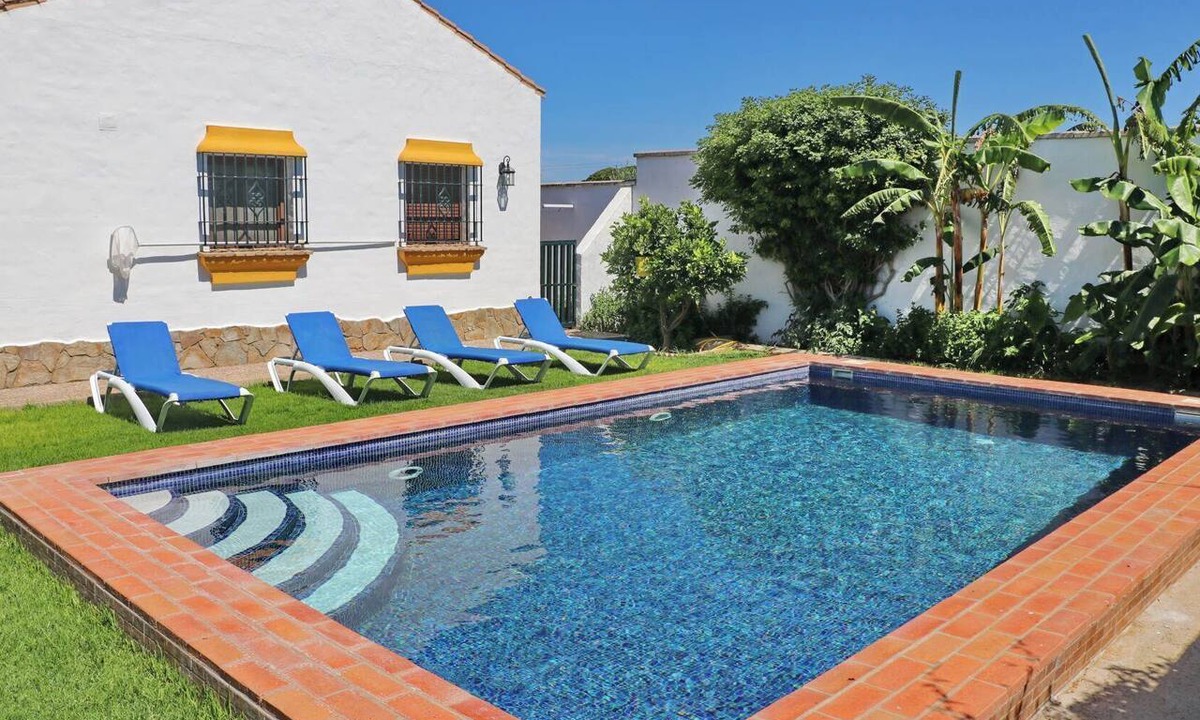 Conil de la Frontera Ski Chalet | Chalet Dehesa Villa with private pool