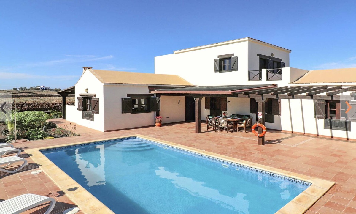 Lajares House | Charming large 4 bedroom villa with a private heated pool, Fibre WiFi plus more.