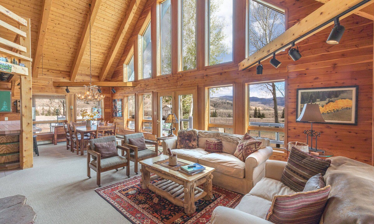 Creede House | Custom Log Home-Pet-Friendly-Rio Grande River Access-Breathtaking Views