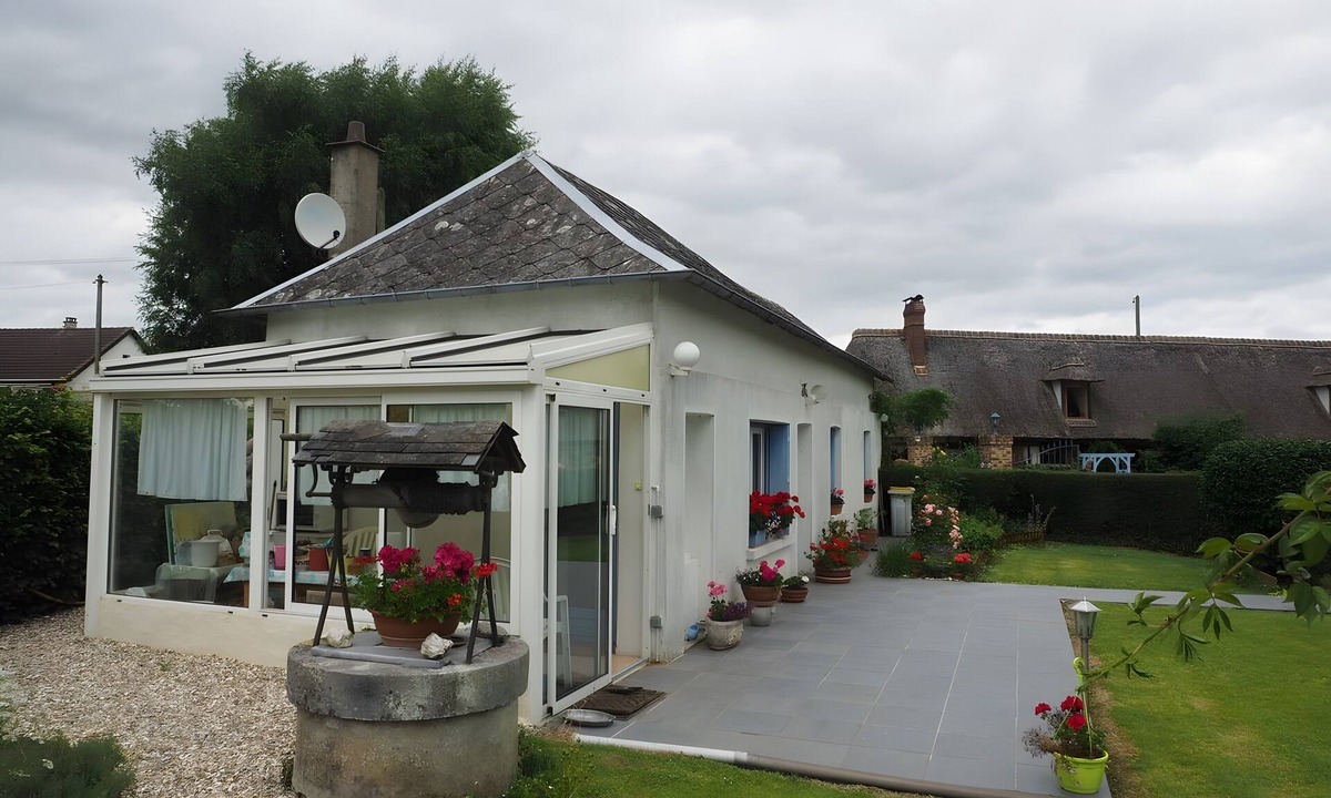 Sainte-Marguerite-sur-Duclair Cottage | Maison Le Clos des Ânes: private terrace and garden in Sainte-Marguerite sur Duclair