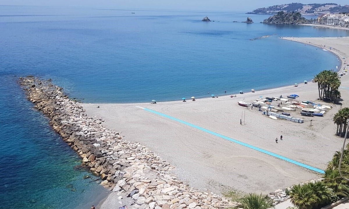 Velilla-Taramay Apartment | Front-row ocean views