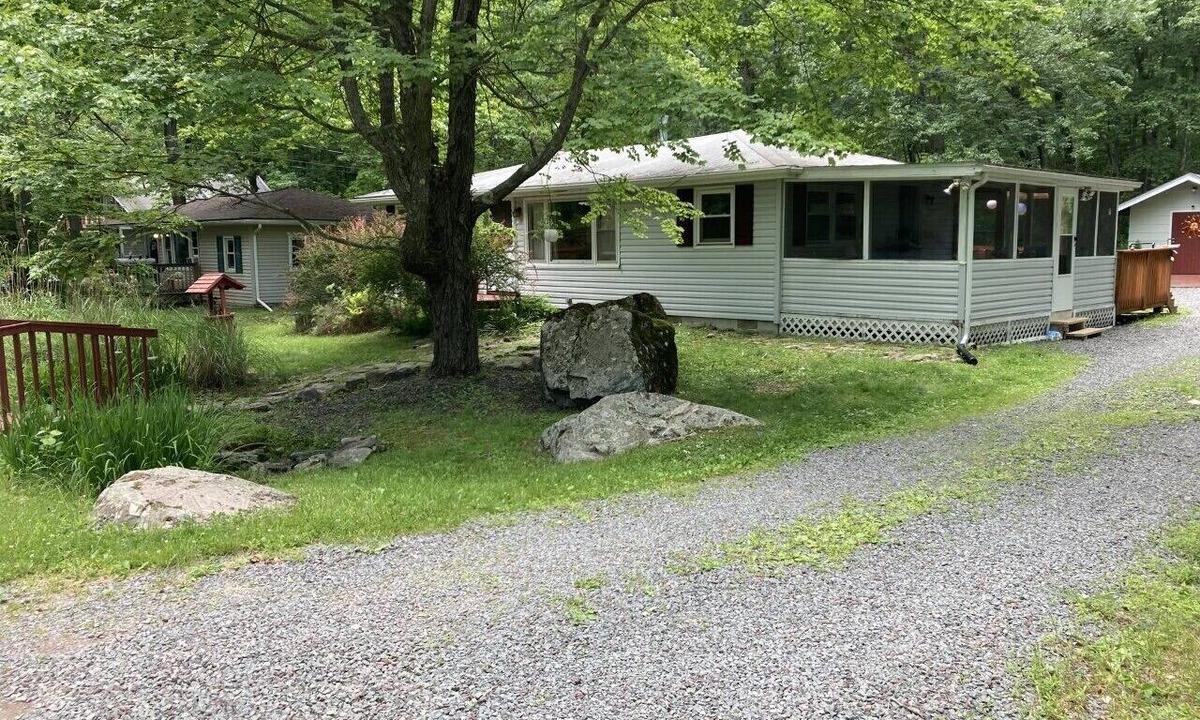 Pocono Lake Cottage | It time for fall foliage in the Poconos!