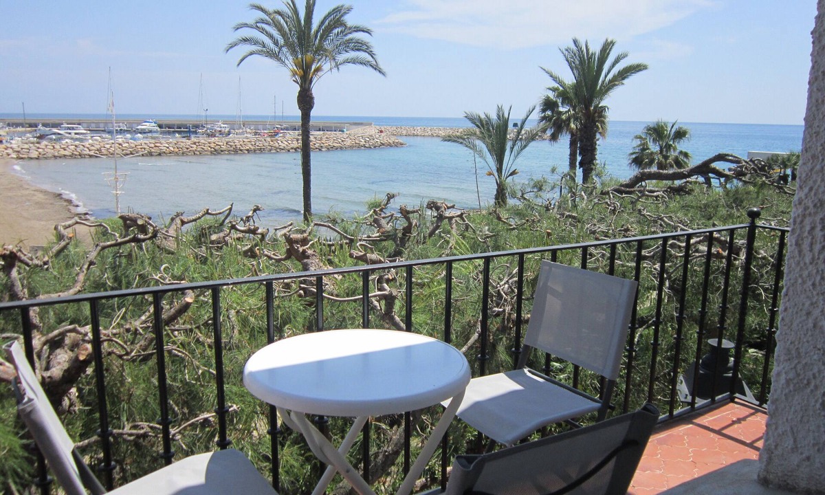 El Roc de Sant Gaieta Apartment | ROC SANT GAIETA waterfront near Port aventura