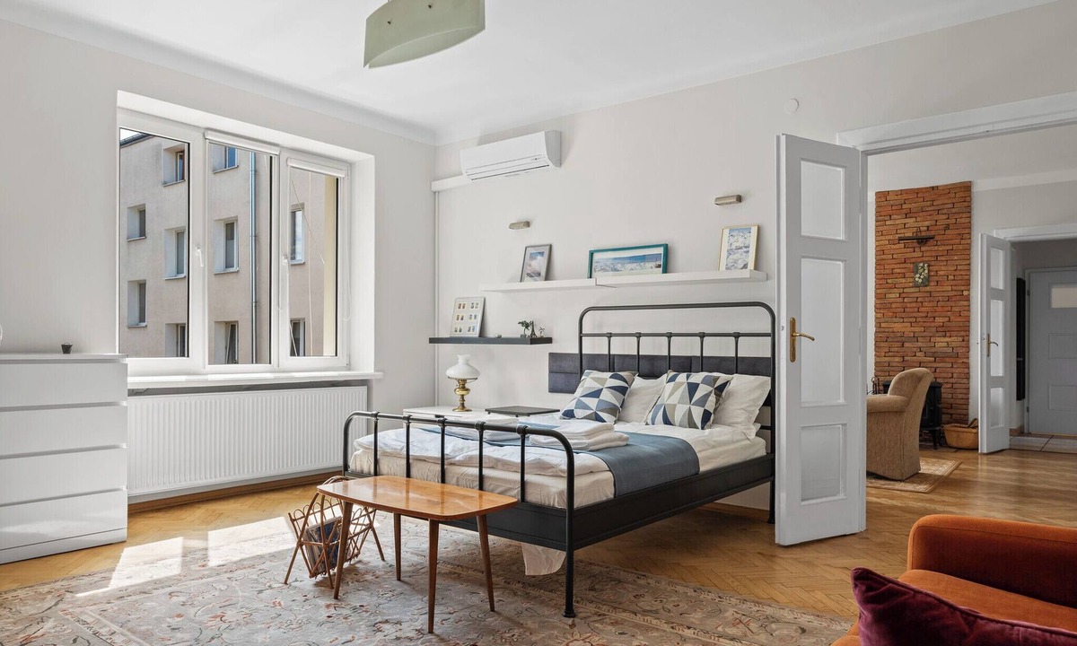 Srodmiescie Apartment | Strażacka Elegant Heritage Apartment