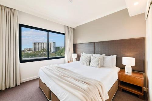 Darwin City Centre Apartment | Sweeping Harbourfront Views atop Tropical Resort