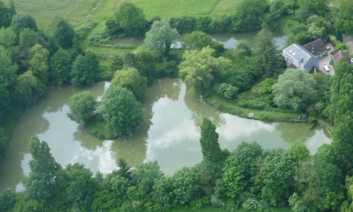 Beaulieu-les-Loches Cottage | Three Loire Valley cottages with exclusive carp fishing lake & huge heated pool