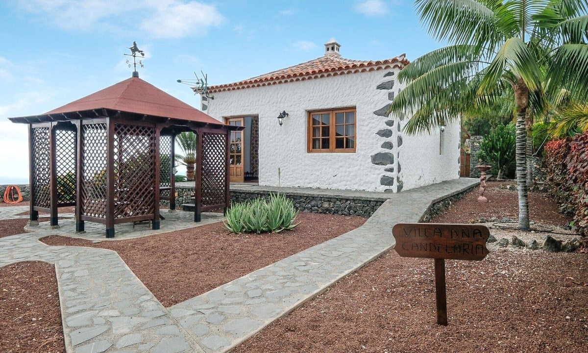 Buen Paso Villa | Two Typical Canarian Houses in “Finca la Sorriba” with Mountain View, Sea View, Pool & Wi-F