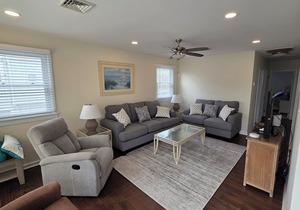 2nd Floor/Spacious deck to enjoy your sunset evenings after the beach, which is only a 3 block walk. in Avalon
