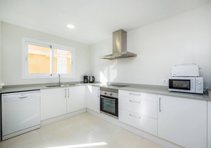 Apartment Catalina 2B tres dormitorios by the Beach with Terrace & Wi-Fi in Puerto Pollensa