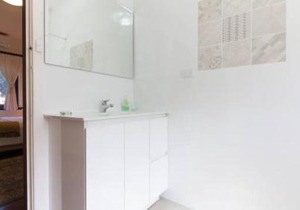 B4 Crawley Apartment 1 BRM & Sleepout near UWA in Perth