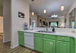 Beach Resort near Disney with Poolside Tike Bar in Davenport