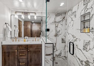 Bear Claw 402 - Premier Ski-in Ski-out & Winter Shuttle! Renovated 2025! in Steamboat Springs