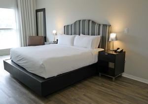 DISNEY ESCAPE, COMFY UNIT FOR 2! POOL! in Celebration