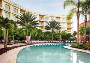 DISNEY ESCAPE, COMFY UNIT FOR 2! POOL! in Celebration