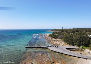 Ocean Blue Apartment Two - oceanfront apartment in Currarong