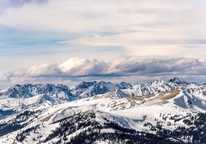 Outdoor pool, free wifi, free parking at building, ski in-center village. in Copper Mountain