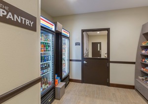 Studio Near Downtown | Breakfast + Pool Access! in Seattle