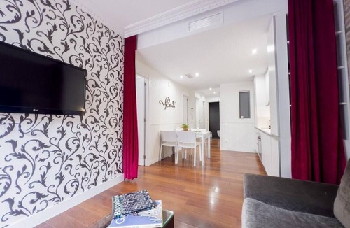 el Camp d'en Grassot i Gracia Nova Apartment | 2 minutes from the Sagrada Familia with community pool