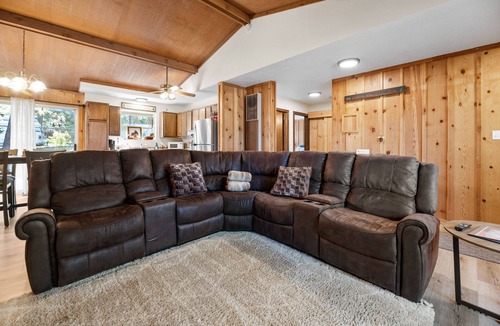 Summit Estates Apartment | 2BD/1B Apt Walking Distance to Snow Summit