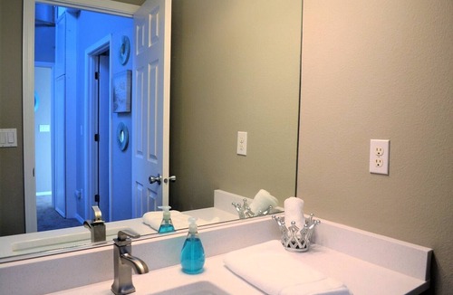 Seaside House | 2Bed/2.5 Bath, Newly Re-modeled Townhouse, w/Fireplace, Close to Everything