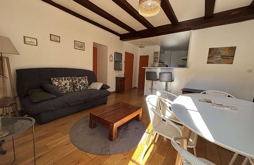 La Rochelle City Centre Apartment | 3-room apartment, sleeps 6, downtown La Rochelle