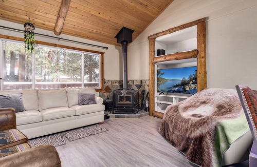 Big Bear City Cabin | AC, Walk 2 Lake, Go Karts, Dining & Shops, King Bed, 55" TVs+Fenced Yard 4 Pet!