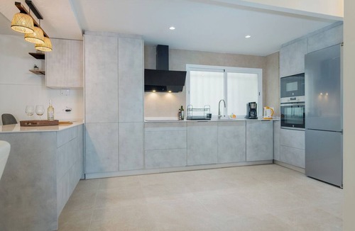 San Vicente Apartment | Apartment corazón in historical center of Sevilla w/balcony - fast Wifi - AC