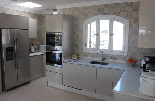 Montana Roja Villa | Beautiful renovated villa with private pool close to amenities and the sea.