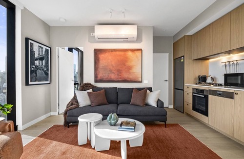 Southbank Apartment | Bright 1BR Apt Skyline Views Pool Gym Near Casino
