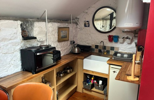 Killotteran Cottage | Charming -Moden- 1-bedroom 3 Berth cottage in County Kilkenny