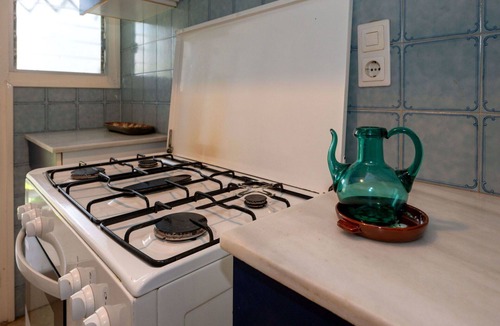 Arenys de Mar Apartment | Cosy apartment for 5 guests with WIFI, pool, TV and balcony
