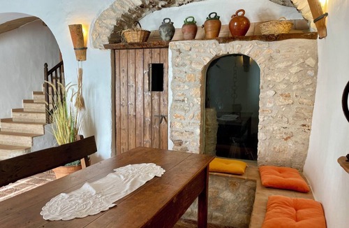 La Bisbal del Penedes Villa | Fully reformed former wineyard in Beautiful surrounding. Home of great standard