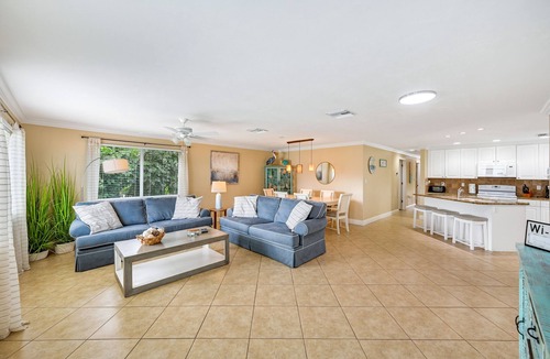 Naples Park House | *GEM!*3 BR BEACH HOUSE w/HEATED POOL, short ride to the beach!