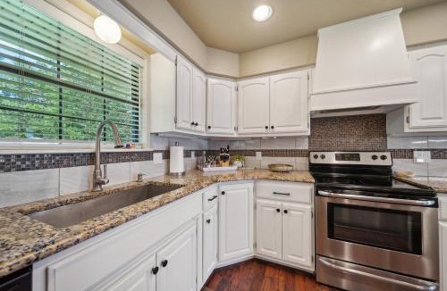 Vinita House | Grand Lake Reunion House-Community pool, hot tub, lake access