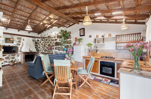 Cueva del Viento House | Holiday Home 'Rosalía' with Sea View, Terrace and Wi-Fi