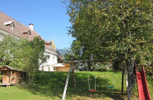 Vorderstoder House | Holiday home in a mountain village with a fantastic mountain backdrop