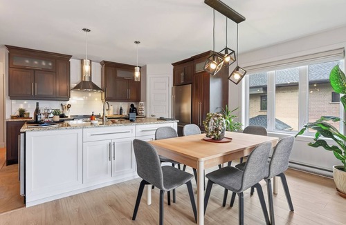 Pointe-de-Sainte-Foy Condo | L'Écrin: Contemporary elegance and cozy comfort in the heart of the city.