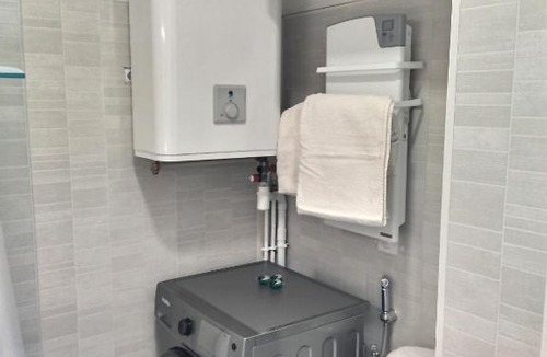 Evreux Apartment | LE BLUE STUDIO GAMBETTA *FACE GARE* PARKING *WIFI*