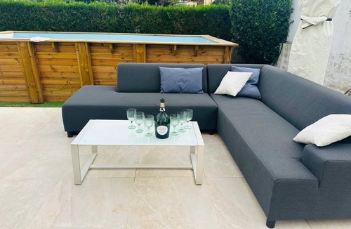 Les Palmeres Villa | Modern villa with private garden and pool. Ideal for families or small groups.