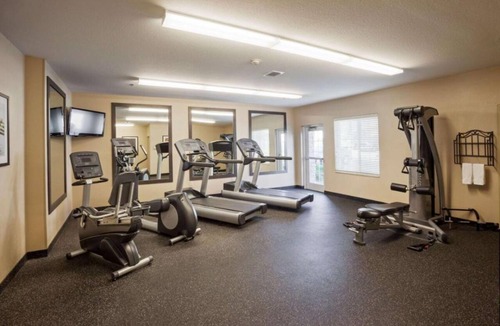 North Arlington Apartment | Pet-friendly Accommodation Near Hurricane Harbor Arlington! Parking!