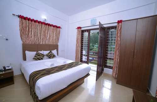 Devikolam Hotel | Pine Tree Munnar