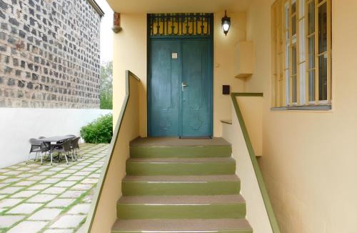 Sevan House | Private Lakeside Garden Villa Sevan