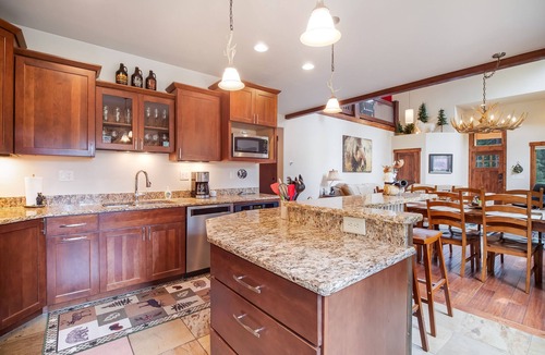 Sunny Slope House | Private Modern Mountain Cabin - 2 Acres in Blue River - Minutes to Breck Gondola