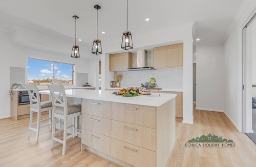 Echuca House | Riverside Meadows - Echuca Holiday Homes
