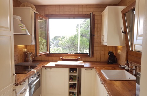 Begur Villa | Sea views, 2 Mins Walk to the Sea, Heated Pool, Air Con, Fibre WiFi, 90+ reviews