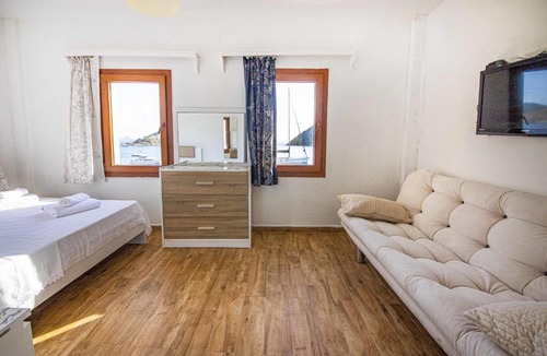 Gumusluk House | Seaside House with Refreshing View in Gumusluk