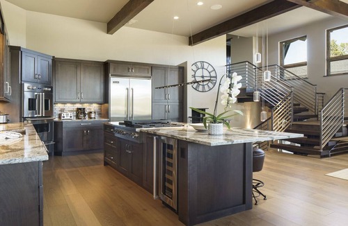 Peak 8 House | Shock Hill Overlook | Locally-Managed Lux. 1 min walk to Gondola at Shock Hill Private Hot Tub